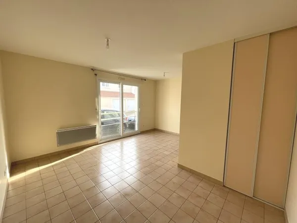 STUDIO A LOUER - PROCHE CENTRE-VILLE LA ROCHE-SUR-YON