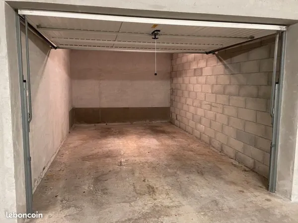 Location garage 18 m2 à GRENOBLE
