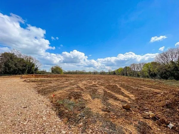 Terrain constructible 887 m²