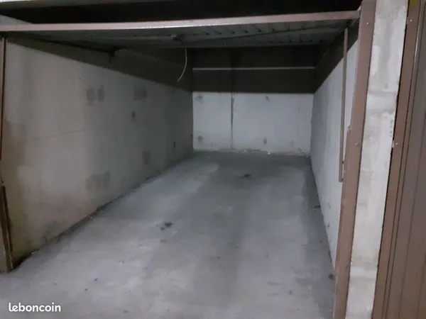 Location Garage dans résidence sécurisée - Garibaldi
