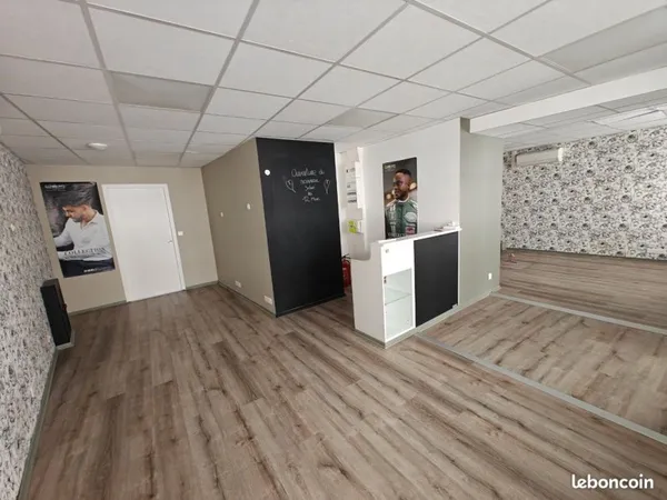Local commercial 74m2 - Saint Jean d'Angély