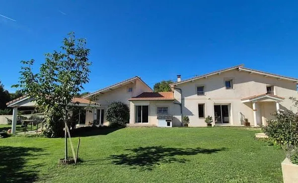 Maison 12 pièces 300 m²