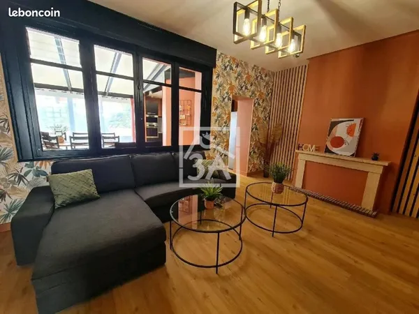 Studio 7 pièces 160 m²