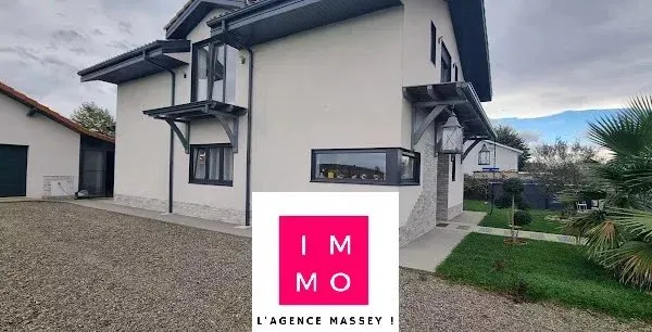 SUPERBE VILLA 180 m² avec garage, s/sol