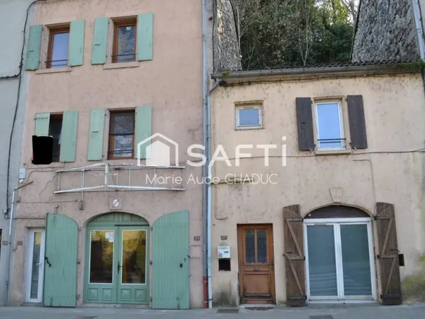Immeuble 105 m2 sur trois niveaux, cour