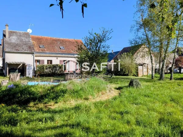 A 10 min d' ISSOUDUN, Longère T6 avec garage, dépendance et jardin.