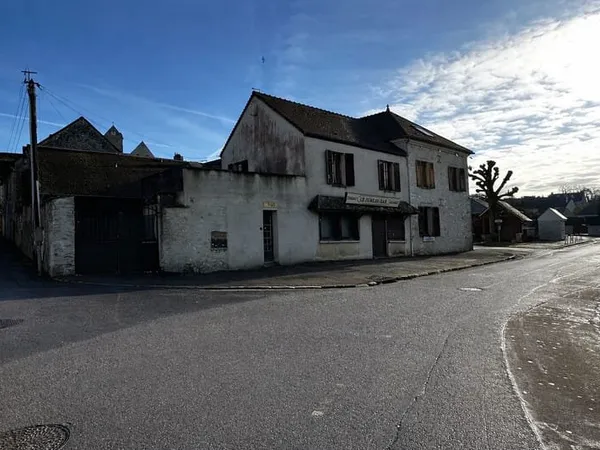 Immeuble local commercial + appartement centre de Jumeauville