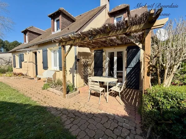 Maison familiale avec piscine, parc arboré, plan d'eau et dépendances - Saint-Jean-de-la-Motte