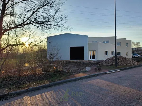 Local d'activité avec bureaux - 465m2