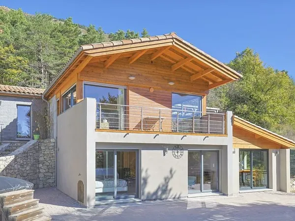 Villa d'architecte 2010 - 198m2 hab - 5 chambres - Piscine - Jacuzzi - Hammam - Garage - Terrain 303