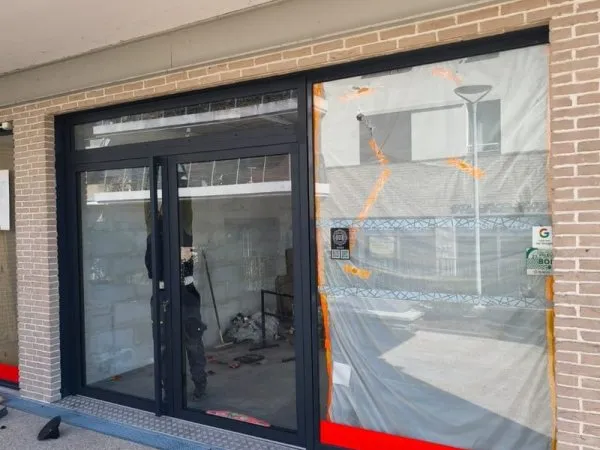 Local commercial 179 m²