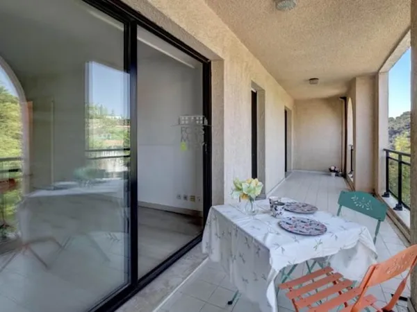 Le Cannet : appartement 2 pièces avec cave et parking