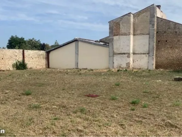 Terrain 850m2 + cave + puit