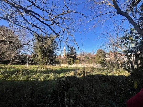 Terrain constructible 1237 m²