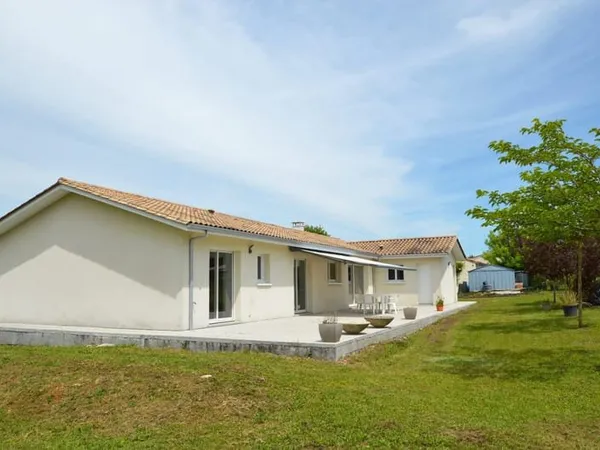 Maison de 2013 de plain-pied, 3 chambres, avec vue dégagée !