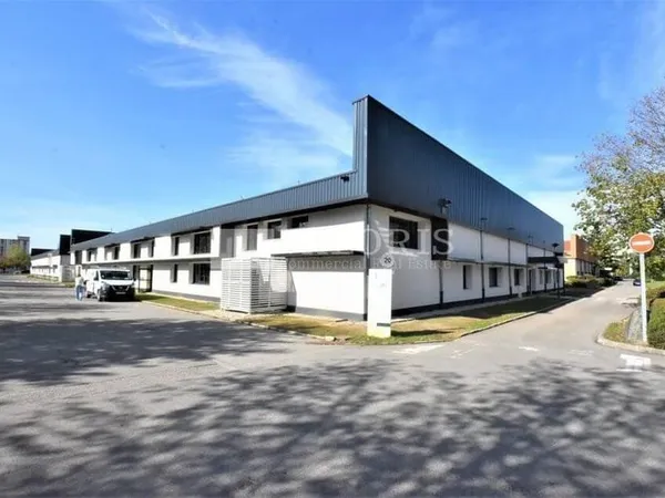 Bureau 1827 m²