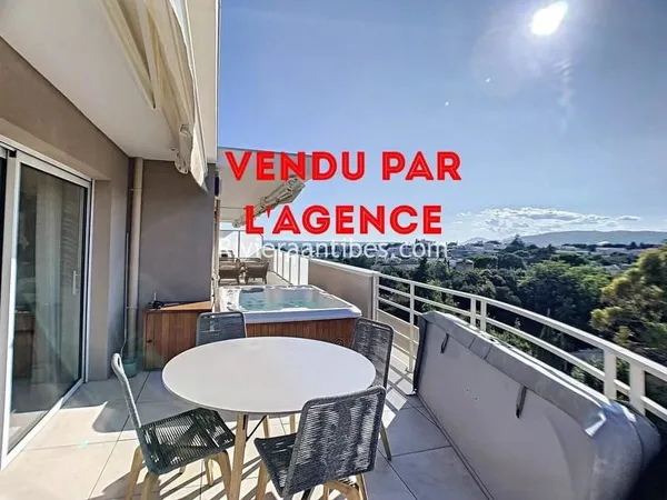 ANTIBES VUE MER DERNIER ETAGE 133M²