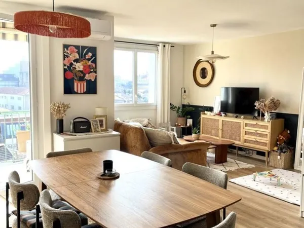 T3 lumineux 70 m² - Balcon 12 m² - Montchat / Grange Blanche