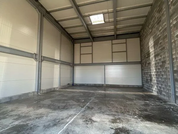 A louer local neuf 104 m² - HSP 7 m - Porte 3,5 m - Belbeuf zone dynamique