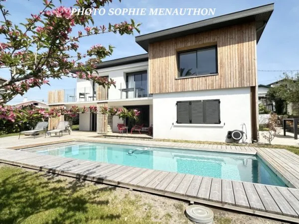 Villa 8 pièces 203 m²