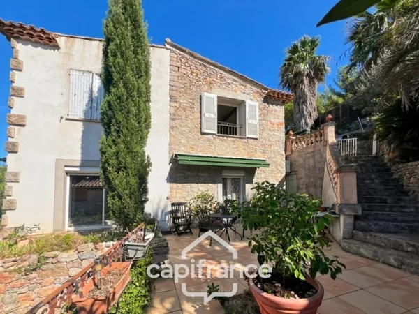 Maison à vendre 6 pièces HYERES (83) - Charme de l'ancien - 4 chambres - 200m2 habitables - Piscine 