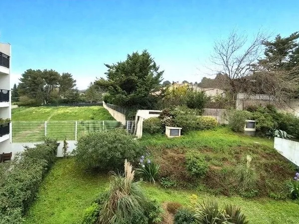 Appartement T2 - balcon - garage 13011