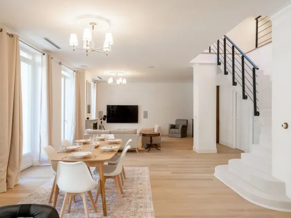 CANNES CENTRE - APPARTEMENT APERCU MER - 4 CHAMBRES - BALCON