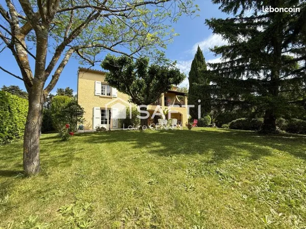 Maison 8 pièces 197 m²