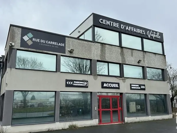 Immeuble commercial 1900 m²