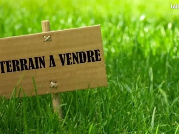 TERRAIN CONSTRUCTIBLE - 1100 m²- CENTRE VILLE DE RONCQ