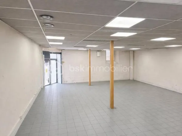 Local commercial 386 m²