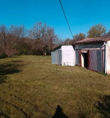 Vend terrain 1678m2. Avec garage