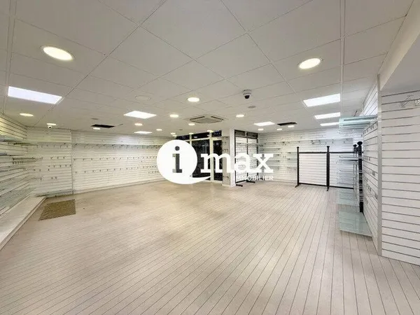 Local commercial 195 m²