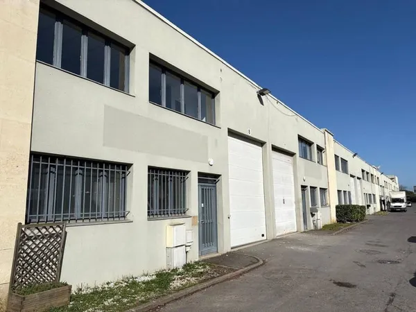 Local d'activité 1128 m²