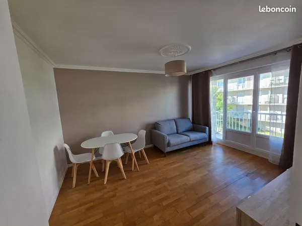 🏠 2 pièces 40m² meublé - Balcon, parking, cave - 150m RER C