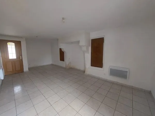 Maison située à proximité de Luché-Pringé !