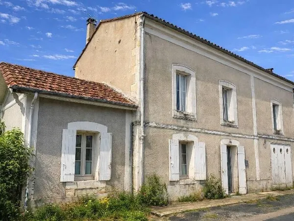 Maison Au cur du charmant village d'Issigeac, avec toutes les commodités accessibles à pied, décou