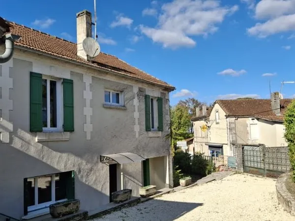 Charmante maison de ville de 138 m2 T6 Saint-Séverin (16)