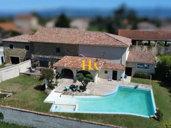 A VENDRE , Châteauneuf-sur-Isère - Ancienne bâtisse en pierre a
