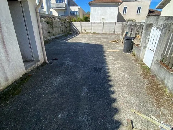 Box de stockage sécurisé 10 m² - accès direct véhicule