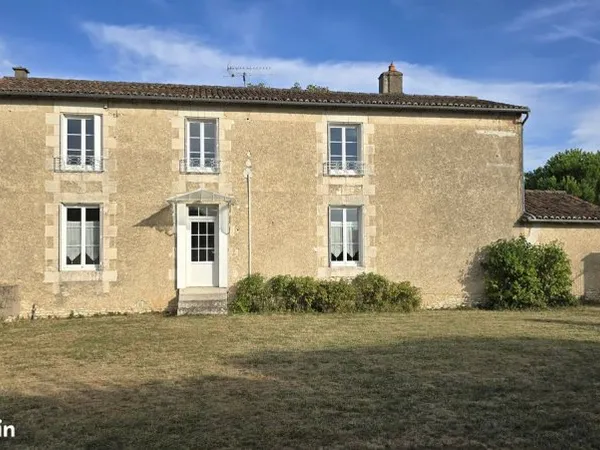 Maison poitevine hypercentre neuville de poitou