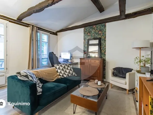 Appartement de 2 pièces de 43m2, traversant et au calme, au