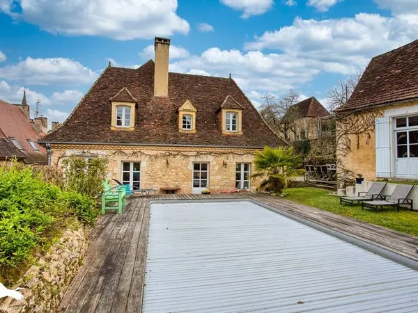 Maison en pierre de 9 pièces principales