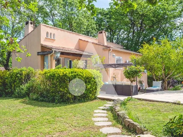 Venelles - Villa de 136m² hab au calme sur jardin de 1 417m², piscine et garages