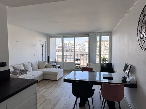 T3 meublé refait à neuf - 69 m² - parking - balcon - proche tram
