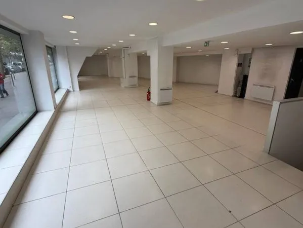 Boutique 600 m²