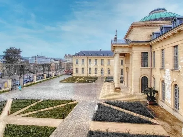 Versailles Notre-Dame 'Les Carrés Richaud' Appartement 3 pièces 51.61 m² carrez situé au 1er étage a