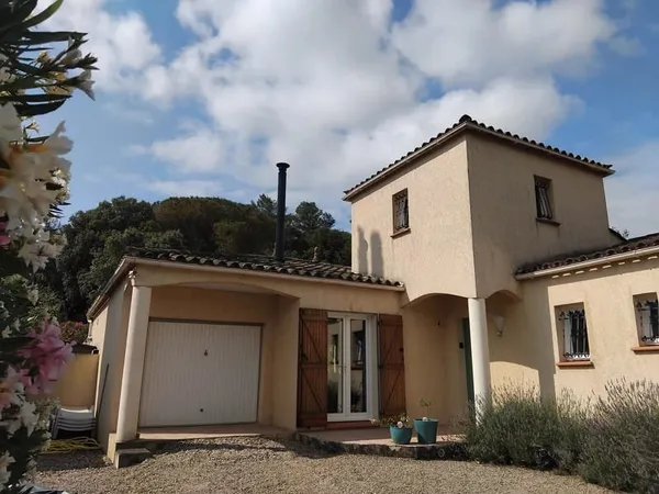 Maison de 4 chambres avec piscine et jardin