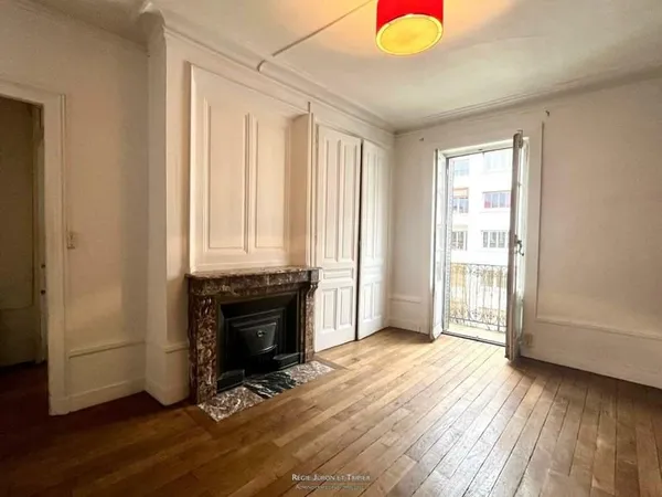 Metro Saxe - Appartement de 45m² au dernier étage avec balcon