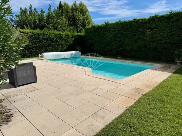 L'Isle sur la Sorgue, Exclusif ! Maison de plain-pied avec piscine et garage proche du centre ville 